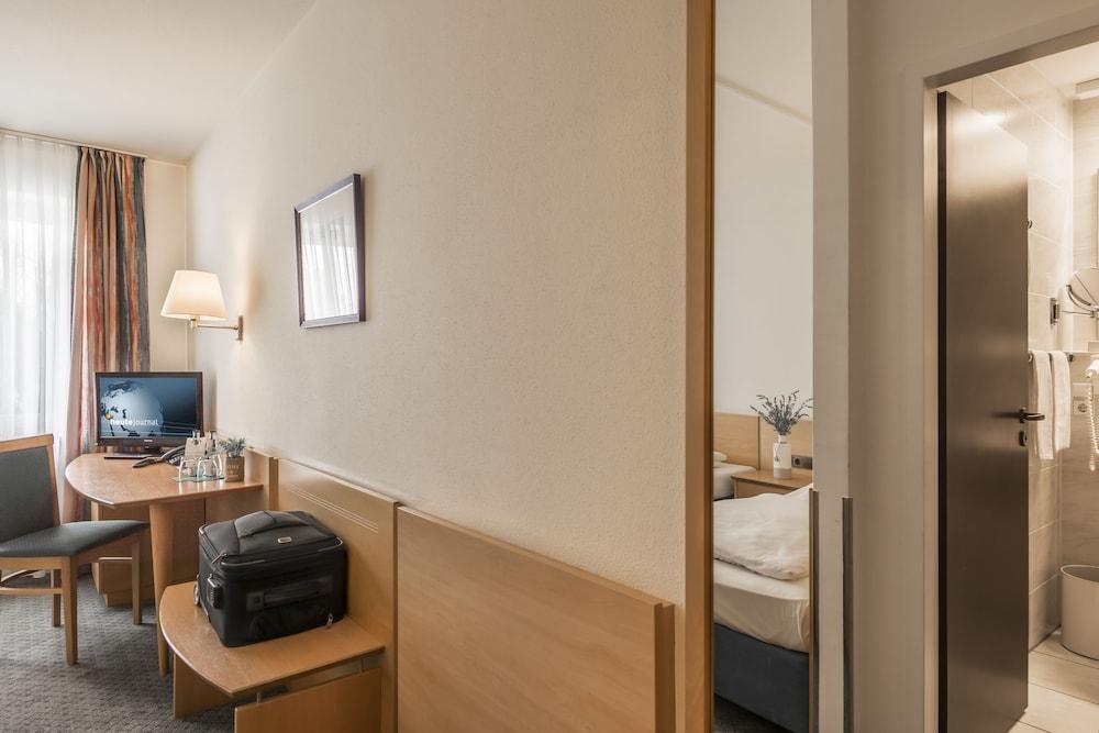 Hotel Am Moosfeld 4*